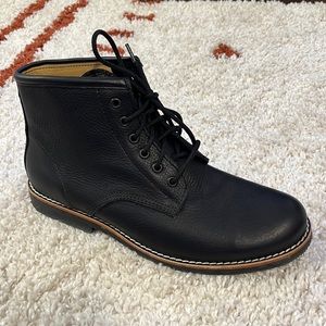 NWOT Roots men’s leather boots